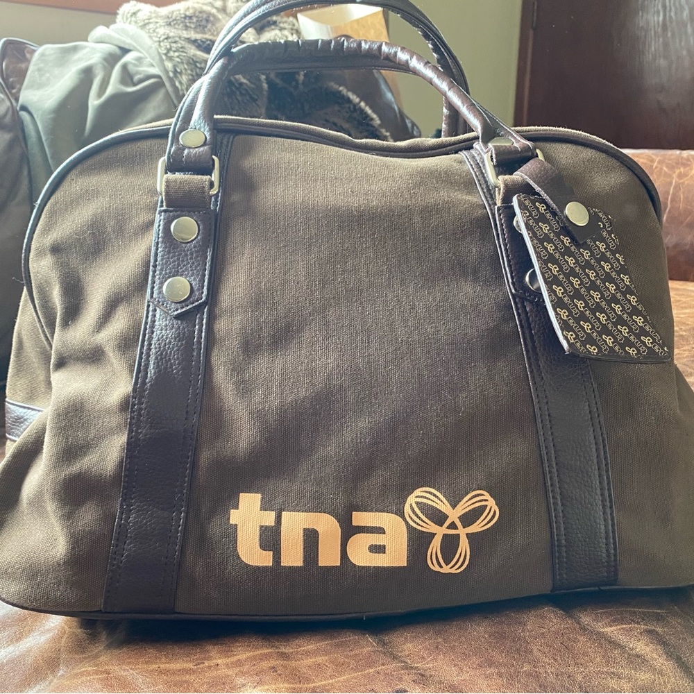 Vintage TNA Aritzia bag overnight/bowling bag